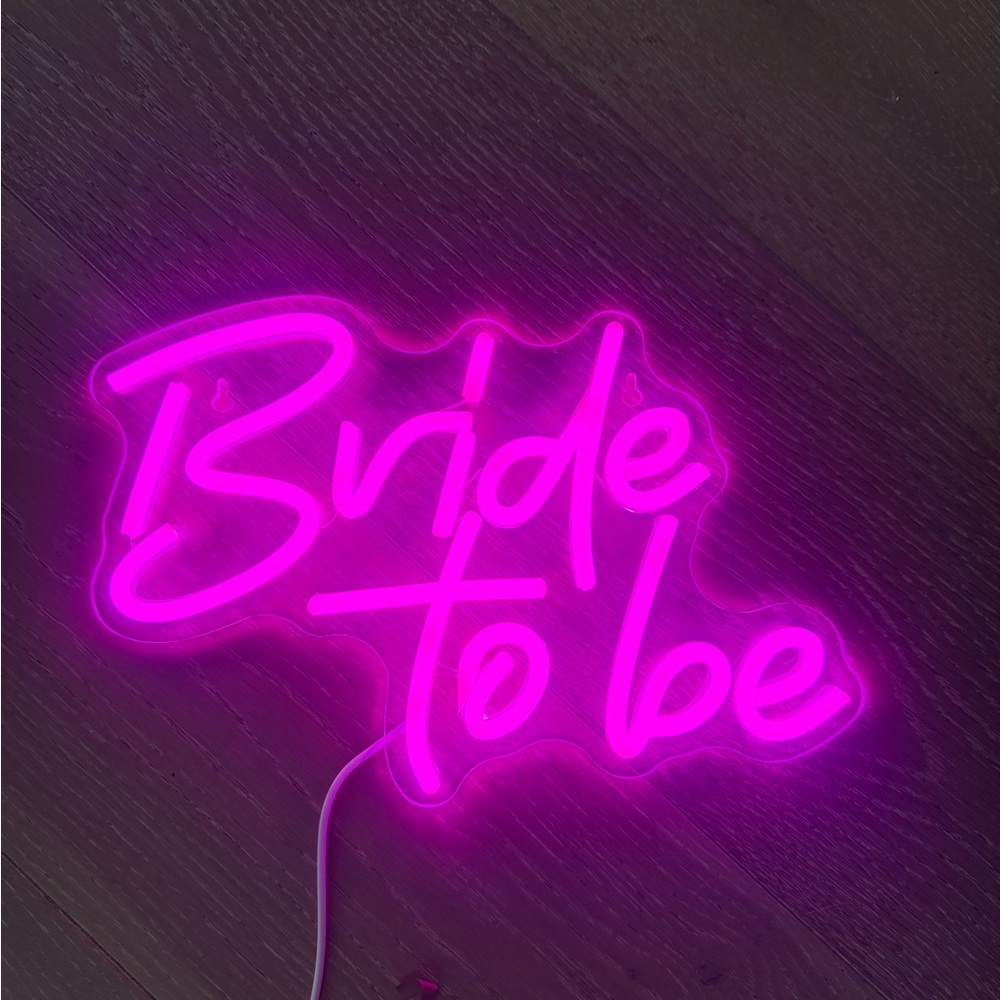 Pink 'Bride to Be' Neon Sign
